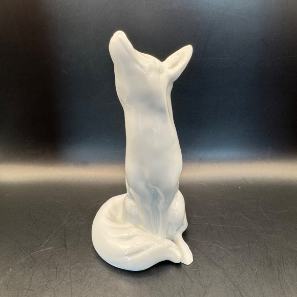 Herend Hungary pure white sitting fox porcelain figurine. Excellent condition. - Picture 4 of 11